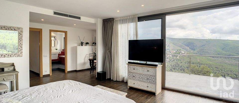 Casa 4 habitaciones de 428 m² en Vallirana (08759)