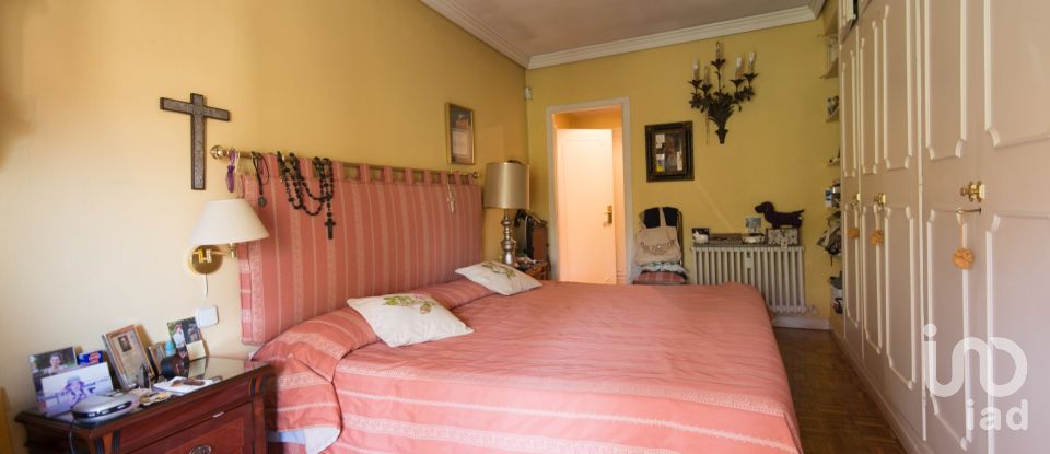Pis 4 habitacions de 176 m² a Madrid (28035)