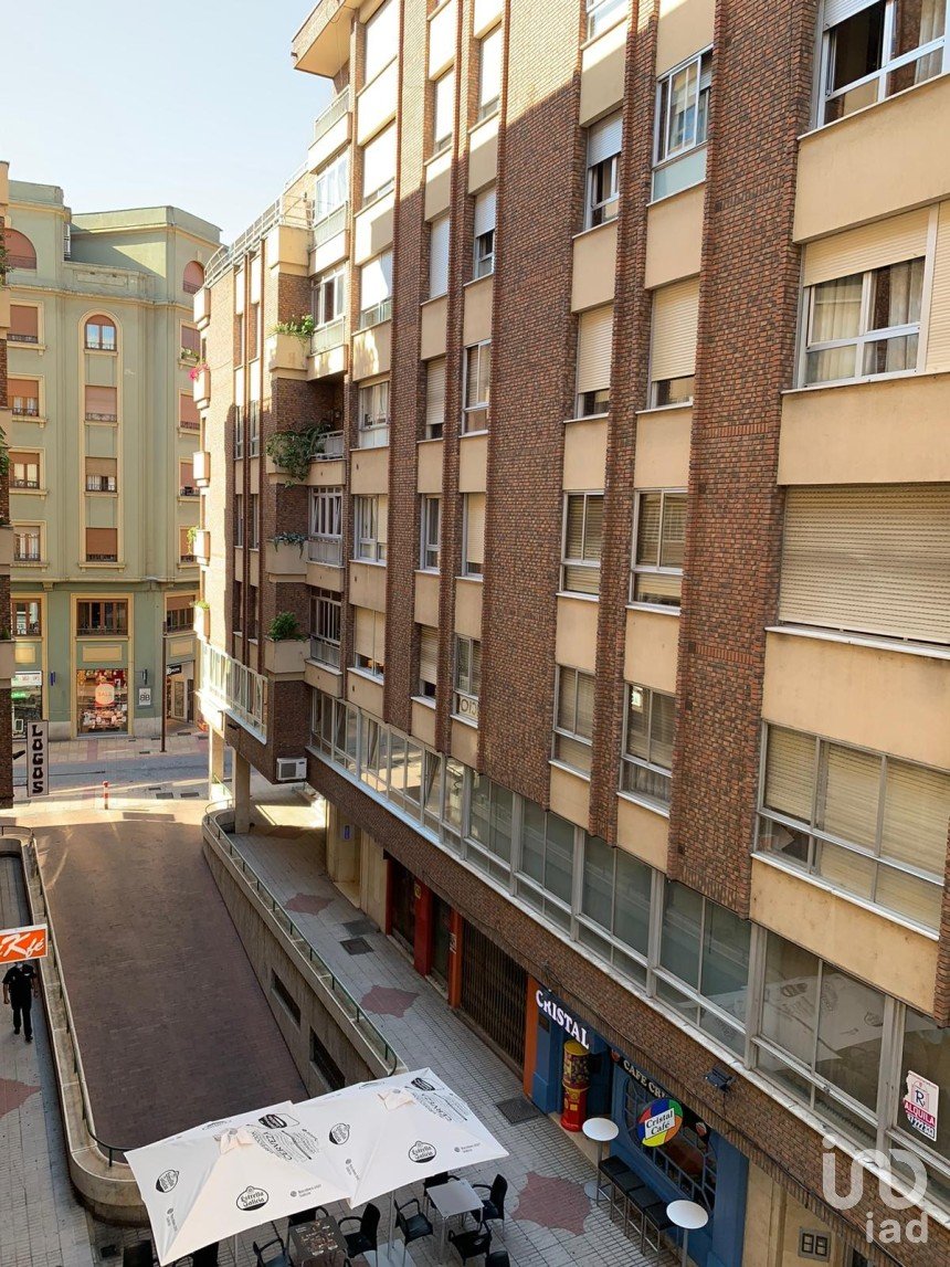 Pis 3 habitacions de 127 m² a León (24001)