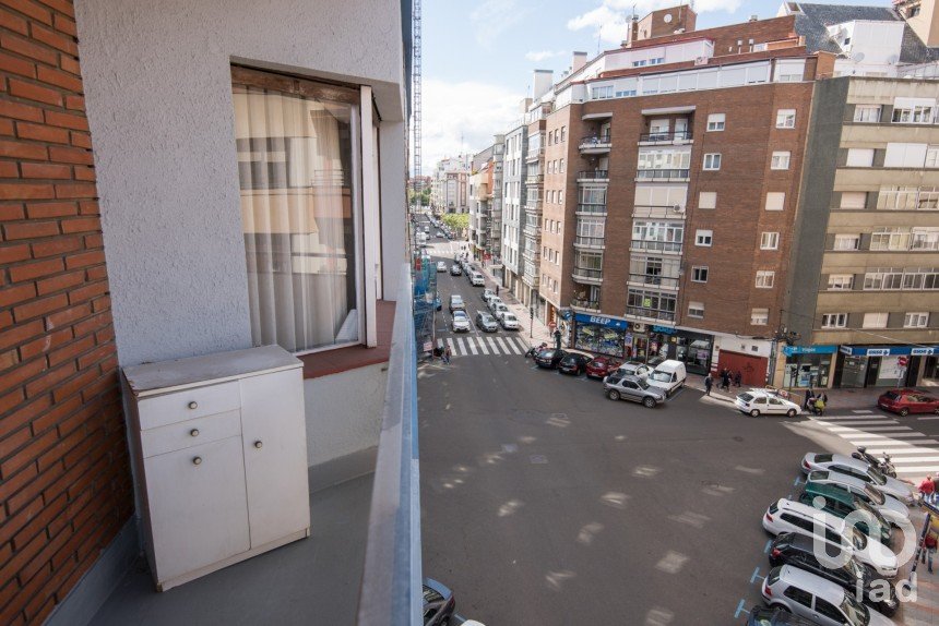 Apartment 3 bedrooms of 105 m² in León (24004)
