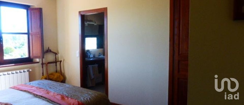 House 4 bedrooms of 414 m² in Val de San Lorenzo (24717)