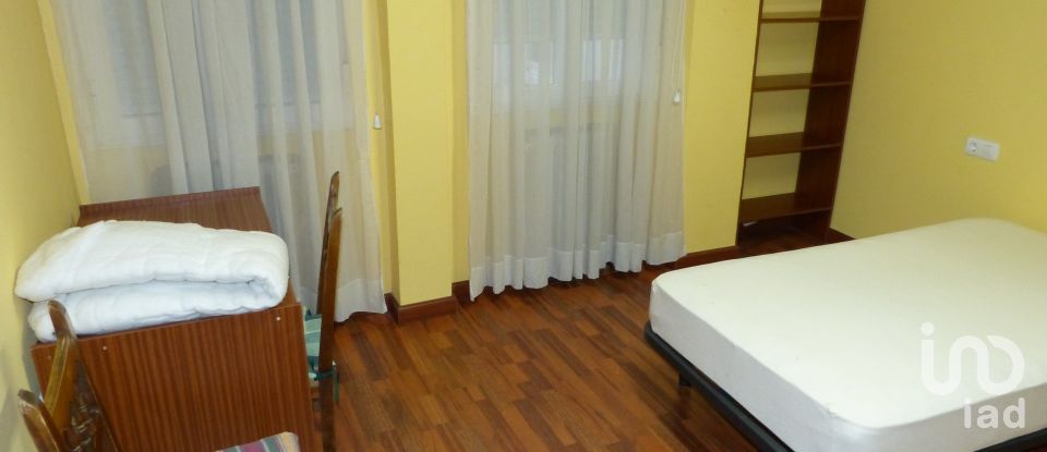 Pis 3 habitacions de 137 m² a León (24001)