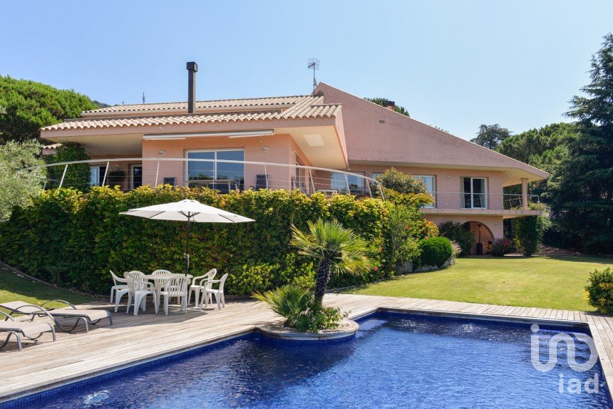 Mansion 5 bedrooms of 546 m² in Cabrils (08348)