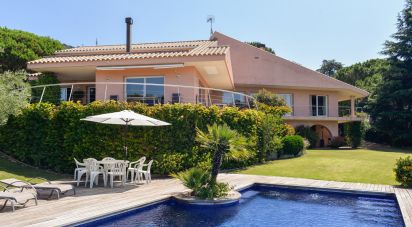 Mansion 5 bedrooms of 546 m² in Cabrils (08348)