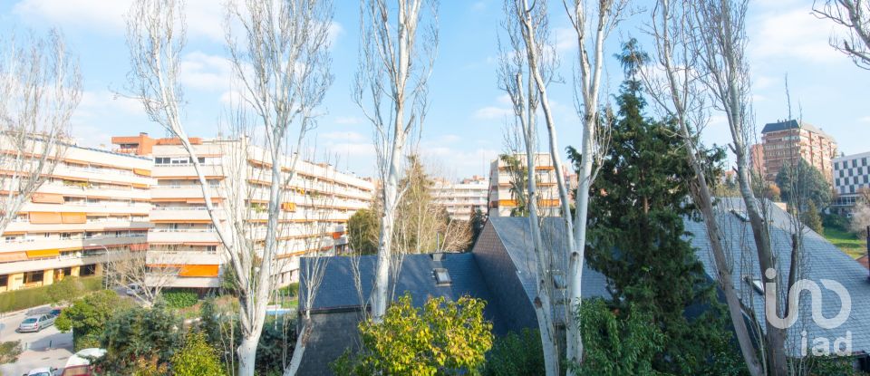 Pis 4 habitacions de 203 m² a Madrid (28035)