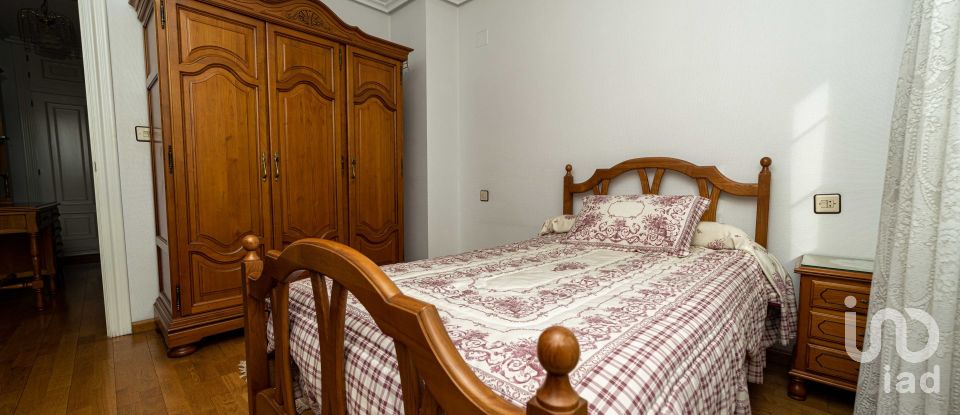 Maison 5 chambres de 257 m² à Trobajo del Camino (24010)