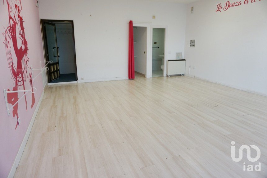 Shop / premises commercial of 61 m² in Torres de la Alameda (28813)