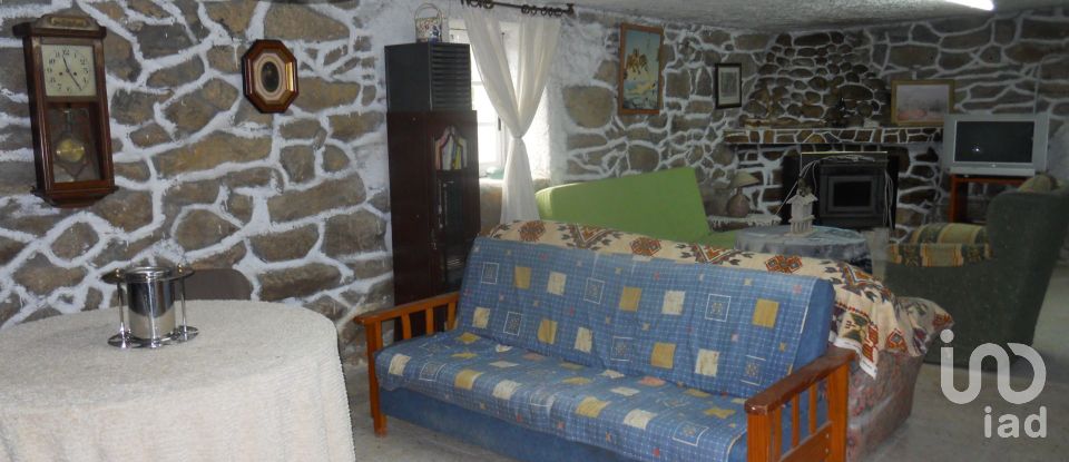 Village house 4 bedrooms of 217 m² in As Neves (36440)
