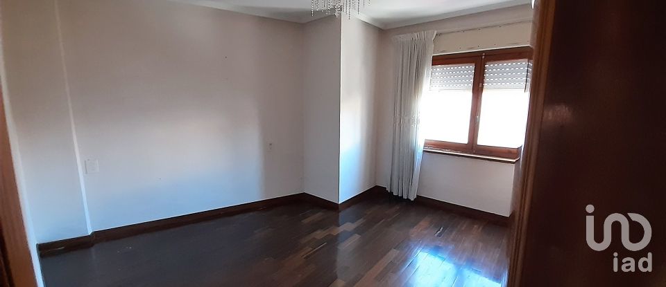 House 5 bedrooms of 250 m² in La Bañeza (24750)