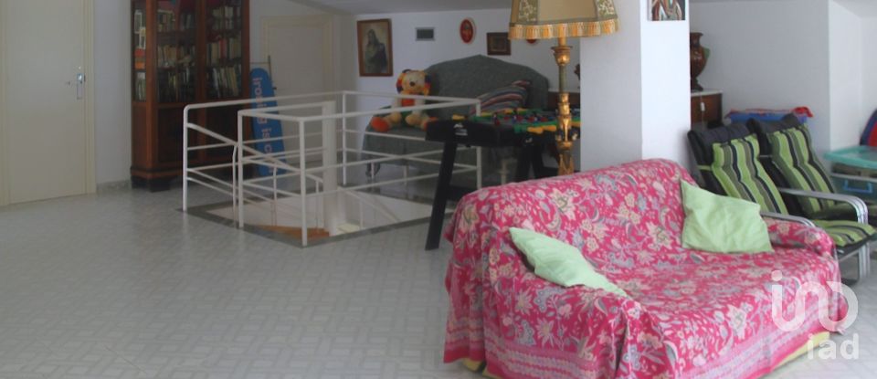 House 9 bedrooms of 700 m² in Alcanar (43530)