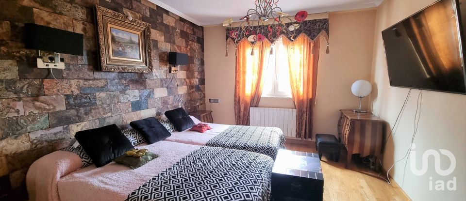 House 4 bedrooms of 225 m² in La Virgen del Camino (24198)