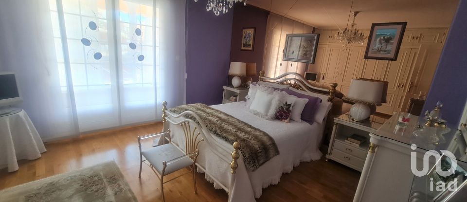 Cottage 4 bedrooms of 228 m² in Trobajo del Camino (24010)