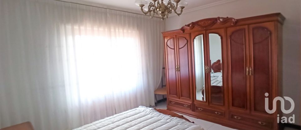 Cottage 4 bedrooms of 160 m² in Villaluenga de la Vega (34111)