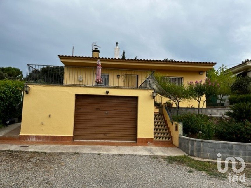 Country house 4 bedrooms of 146 m² in Corça (17121)
