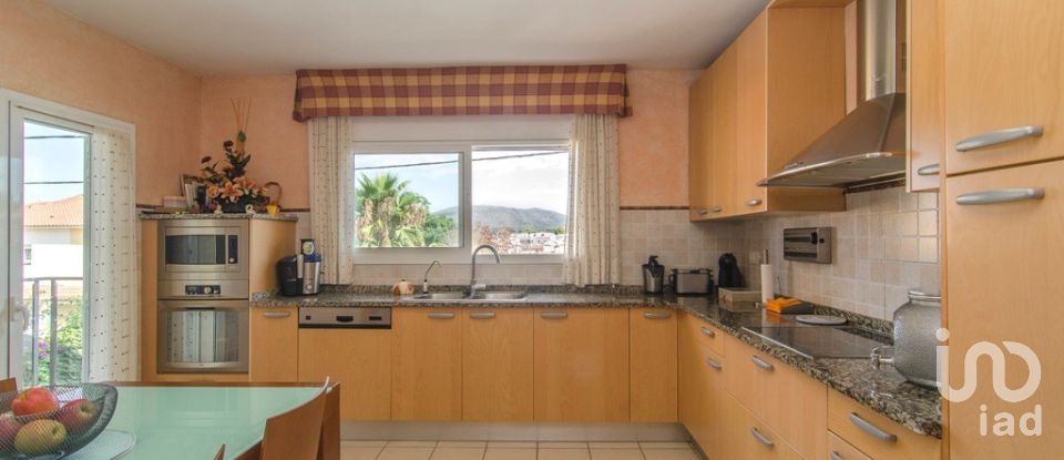 Maison 4 chambres de 323 m² à Mas d'en Serra (08812)