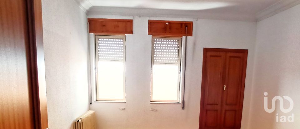 Piso 4 habitaciones de 80 m² en Sahagún (24320)