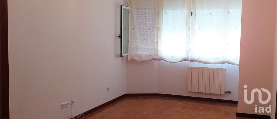 Appartement 3 chambres de 75 m² à Villaquilambre (24193)