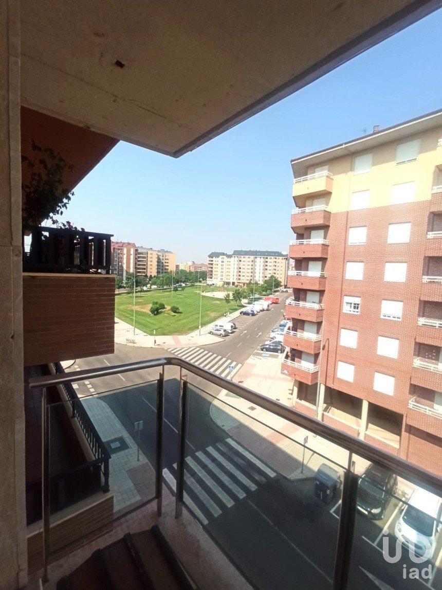 Appartement 3 chambres de 88 m² à León (24007)