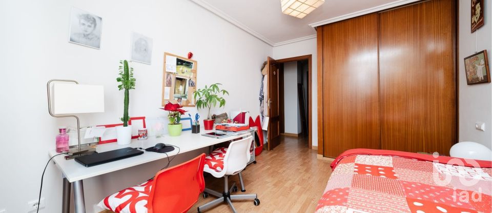 Appartement 2 chambres de 89 m² à Navatejera (24193)