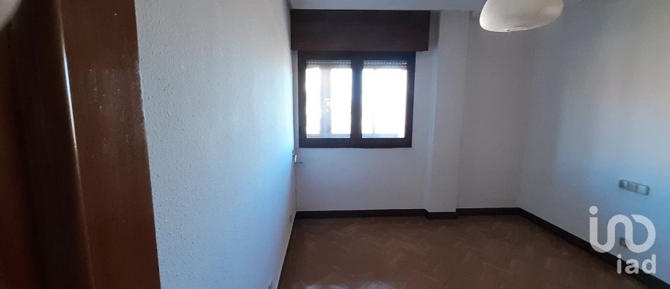 Pis 4 habitacions de 119 m² a La Bañeza (24750)
