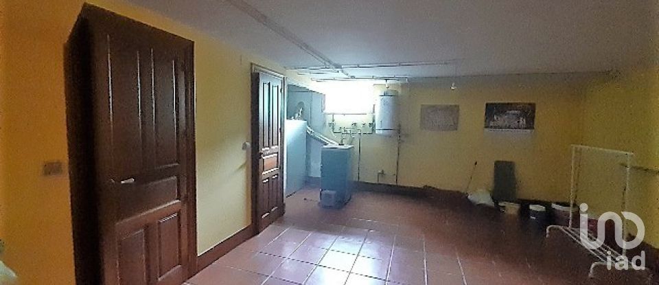 Casa 4 habitacions de 174 m² a Benavides de Orbigo (24280)