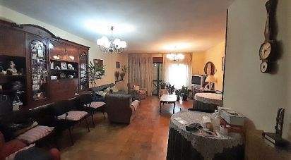 Apartment 4 bedrooms of 143 sq m in La Bañeza (24750)