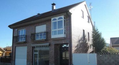 Casa 4 habitacions de 340 m² a Villanueva del Carnero (24391)