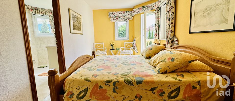 Cottage 4 bedrooms of 220 m² in El Campello (03560)