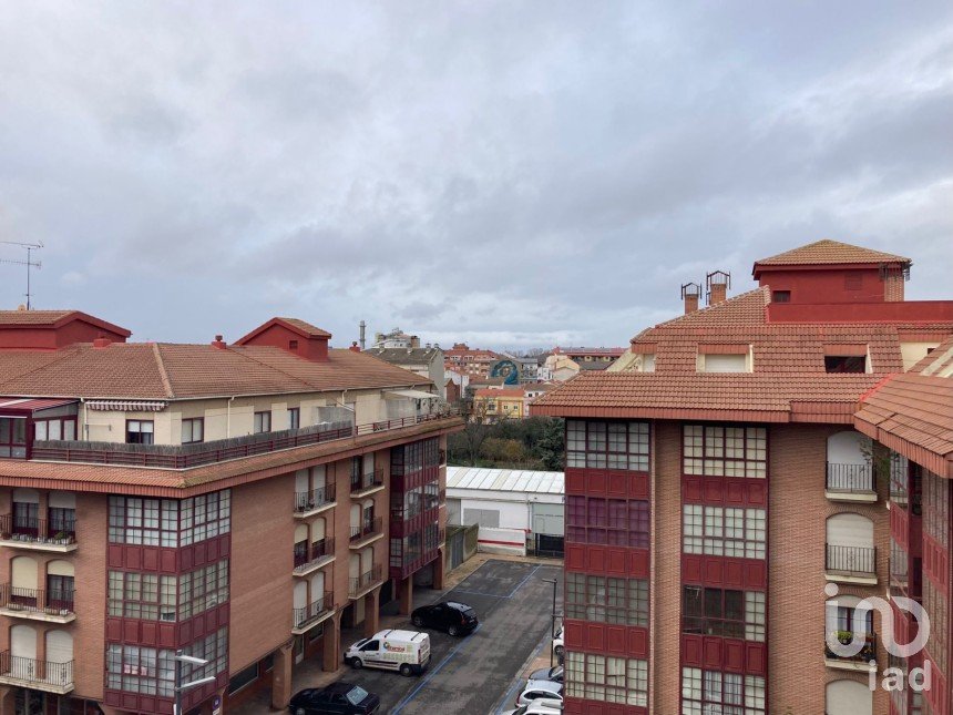 Appartement 4 chambres de 136 m² à La Bañeza (24750)