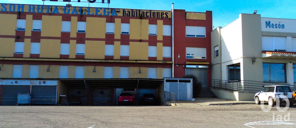Retail property of 4,200 m² in Riego de la Vega (24794)