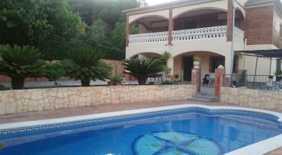 House 5 bedrooms of 256 m² in Cubelles (08880)