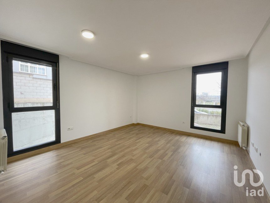 Apartment 2 bedrooms of 68 m² in Villaquilambre (24193)