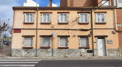 Casa 4 habitacions de 110 m² a León (24005)