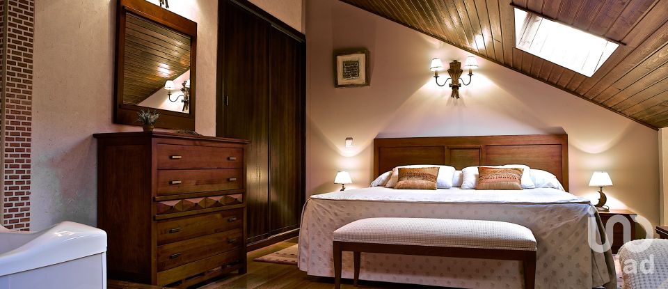 Hotel 3* of 727 m² in Nava de Barco (05697)