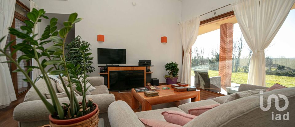 Casa 6 habitaciones de 446 m² en Canaleja (24197)