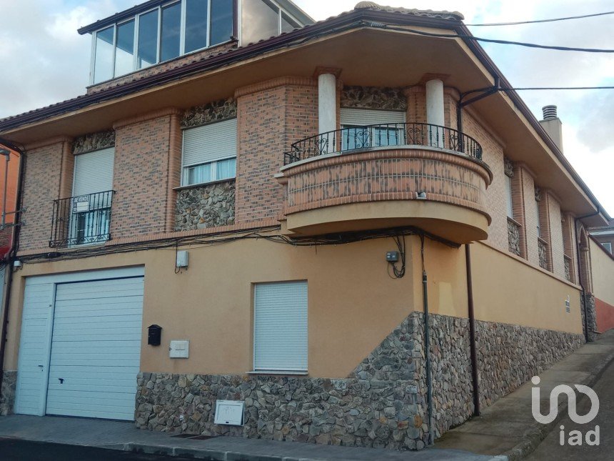 Casa 4 habitacions de 418 m² a La Bañeza (24750)