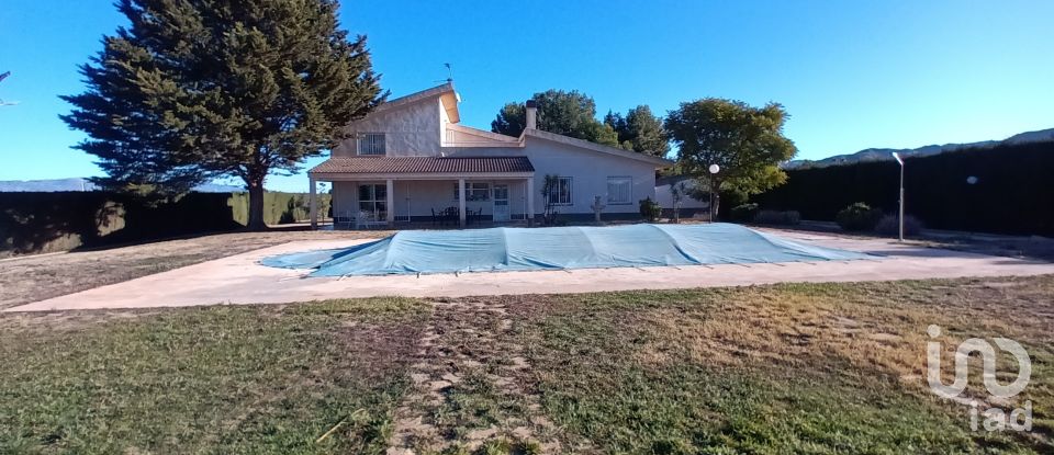 House 5 bedrooms of 337 m² in Purias (30813)