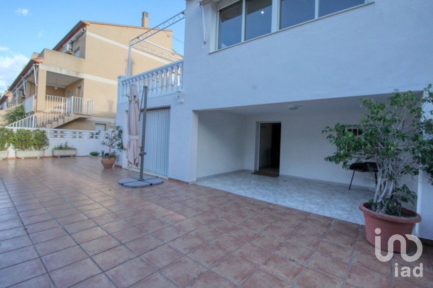 Casa 4 habitaciones de 215 m² en Oliva (46780)