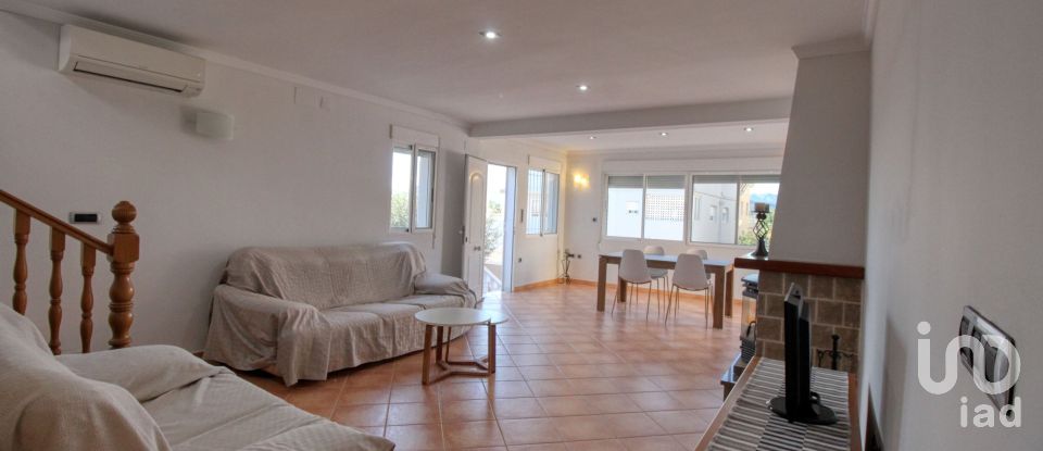 Casa 4 habitacions de 215 m² a Oliva (46780)