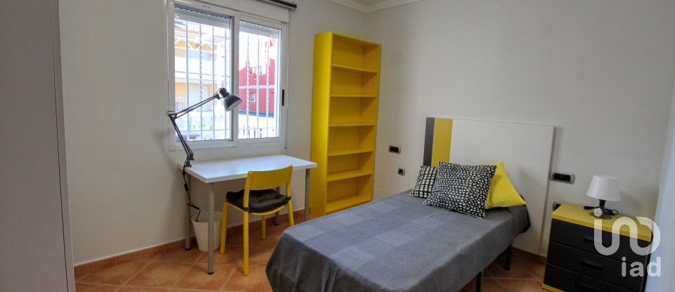Casa 4 habitaciones de 215 m² en Oliva (46780)