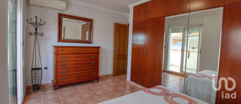 Casa 4 habitacions de 215 m² a Oliva (46780)