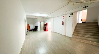 Local d'activités de 329 m² à Madrid (28017)