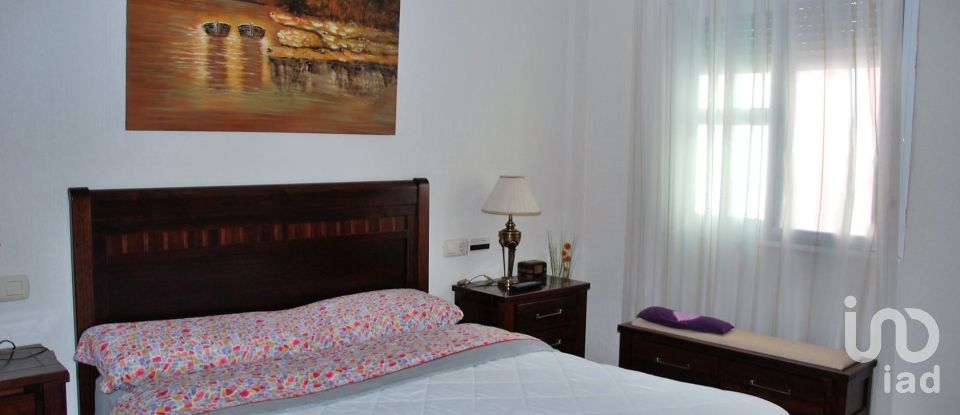 Piso 5 habitaciones de 210 m² en La Redondela (21430)