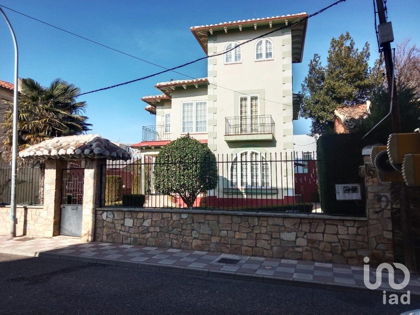 Maison 4 chambres de 650 m² à La Bañeza (24750)