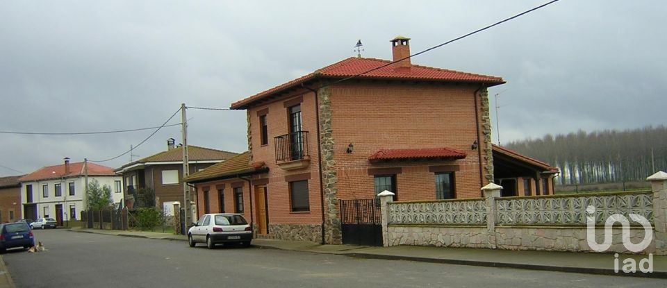 Retail property of 390 m² in Villamediana de La Vega (24359)