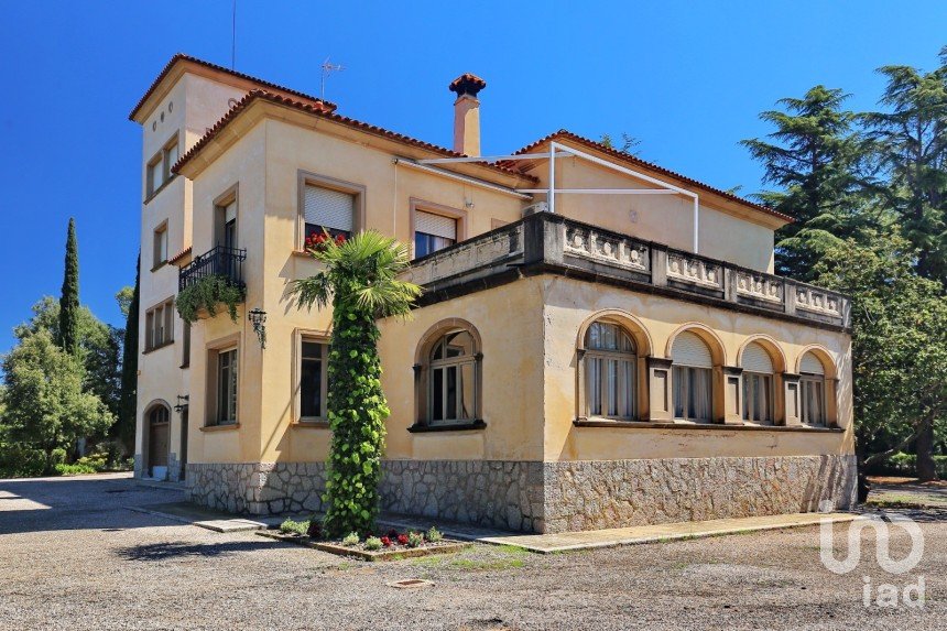 House 11 bedrooms of 867 m² in Terrassa (08225)