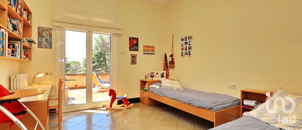 House 11 bedrooms of 867 m² in Terrassa (08225)