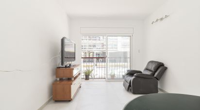Edifici d'apartaments 3 habitacions de 72 m² a Barcelona (08015)