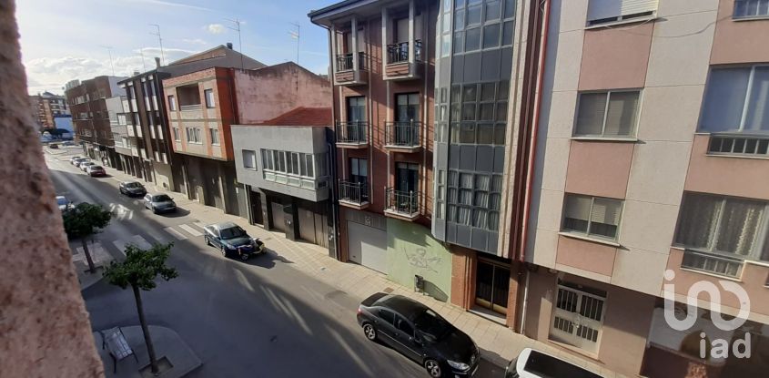 Pis 3 habitacions de 104 m² a La Bañeza (24750)