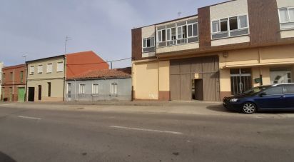 Casa 4 habitaciones de 240 m² en La Bañeza (24750)